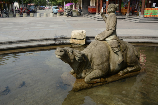 牧童骑牛雕像