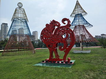 红公鸡雕像