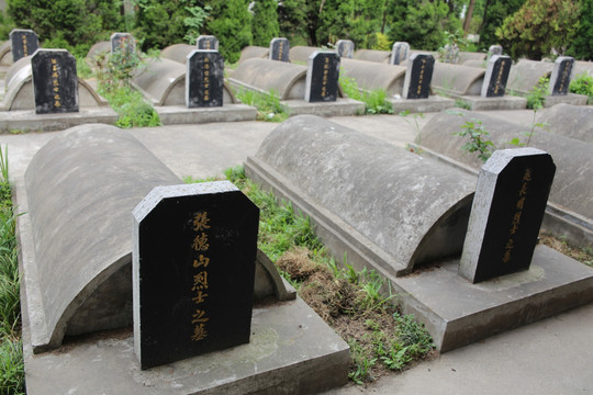 淮海战役双堆集烈士陵园墓地