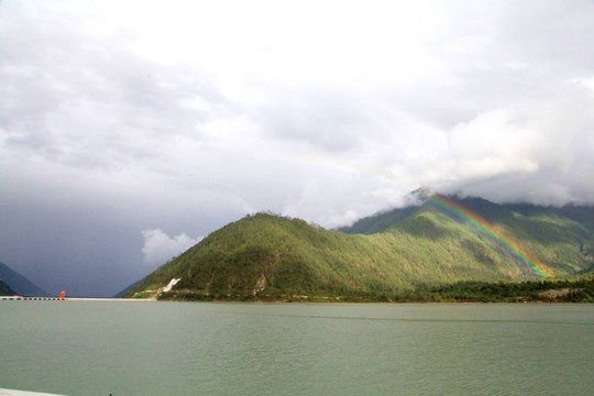 西藏彩虹