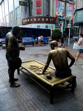 武汉江汉路步行街下象棋雕塑