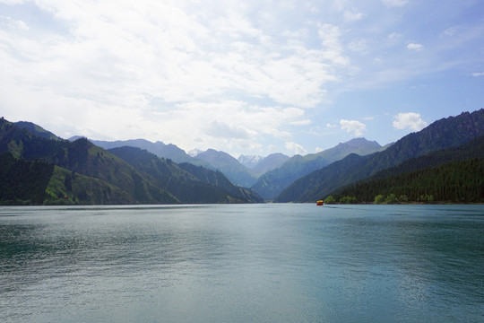 天山天池 山岳湖泊 自然景观
