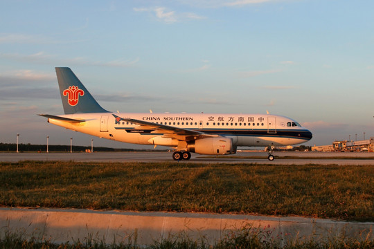 夕阳光影 中国南方航空 飞机