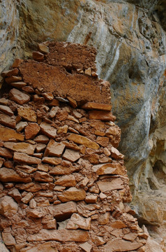 岩洞土墙
