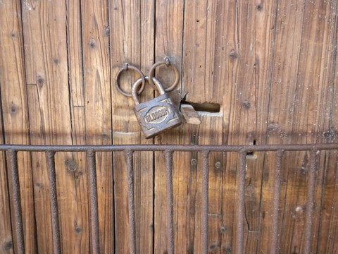 老门锁