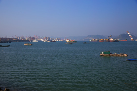 防城港西湾风景 货船