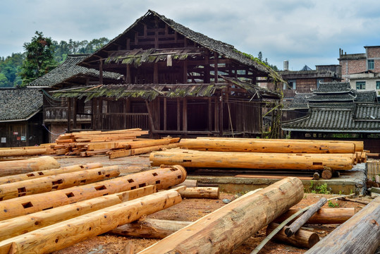 侗寨木房子建造