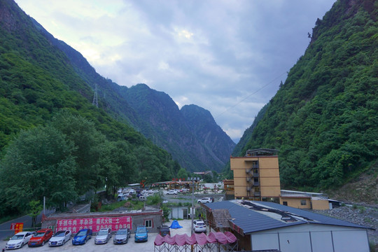 毕棚沟沟口 小镇的傍晚