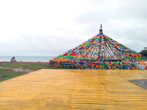 青海湖 玛尼堆 五彩经幡