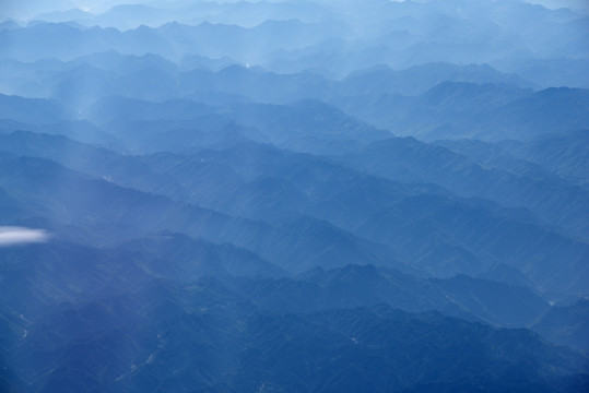 峰峦叠嶂