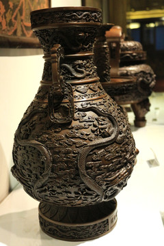 铜雕花瓶 工艺品