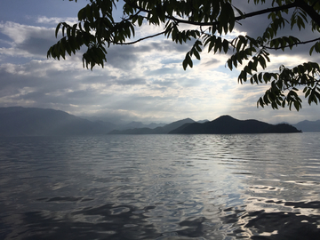 清晨的泸沽湖