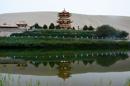 鸣沙山月牙泉鸣沙山月牙泉