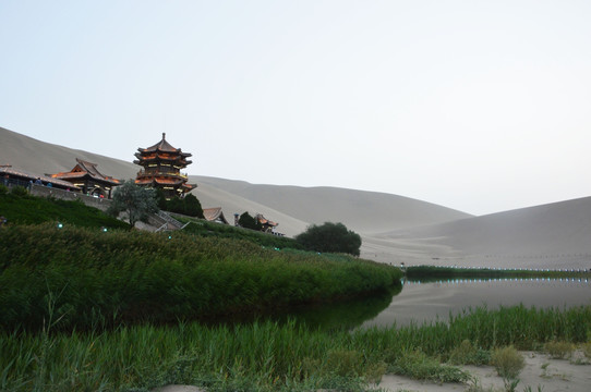 鸣沙山月牙泉