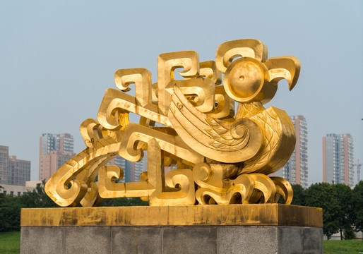 凤鸟雕塑