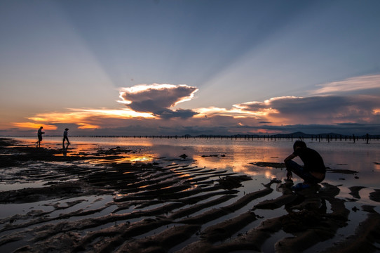 海边夕阳 天空晚霞 滩涂 倒影