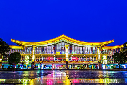 衡阳东 夜景 候车厅