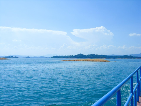 天然湖水山水风景