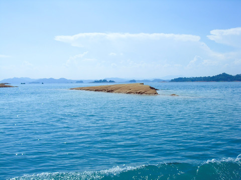 天然湖水山水风景