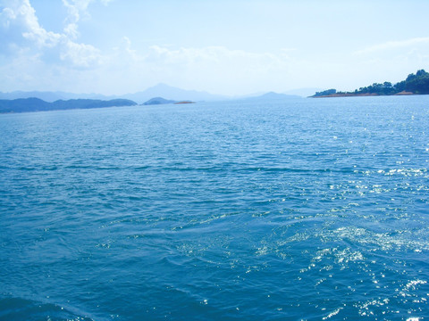 天然湖水山水风景