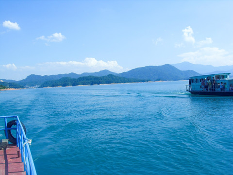 天然湖水山水风景