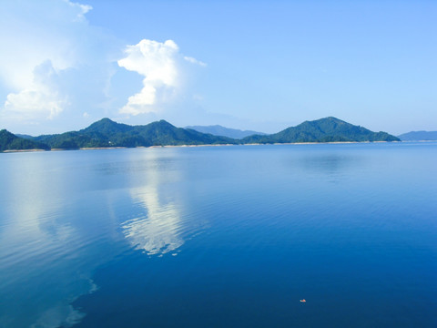 天然湖水山水风景