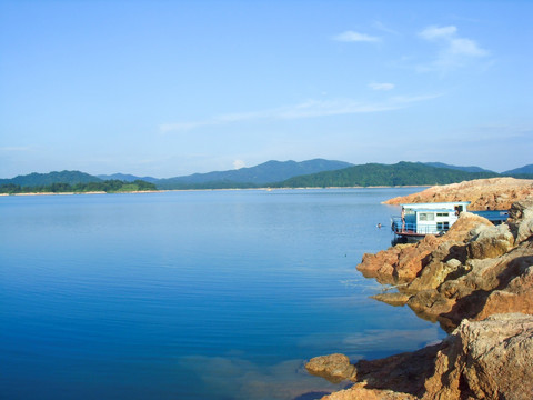 自然天然清澈湖水山水