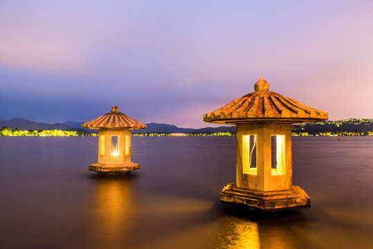 西湖翠光亭夜景 杭州夜景