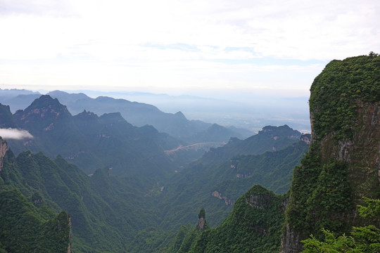 张家界天门山风景图