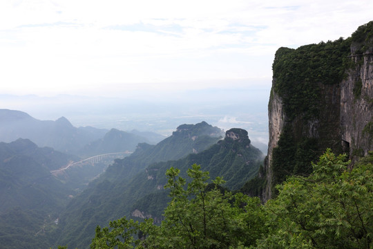 张家界天门山风景图