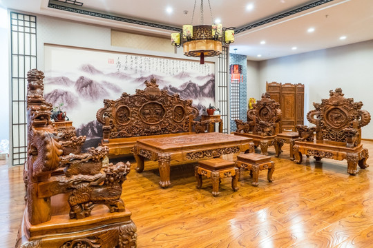 中式雕花实木沙发
