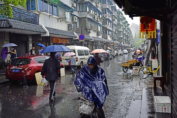 下雨天的杭州十五奎巷