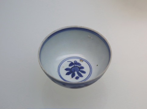 明代青花花卉纹小瓷碗