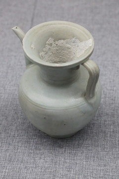南宋时期的刻花青白釉釉执壶