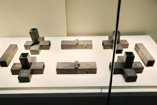 汉代四四阿式长方形幄帐铜构件