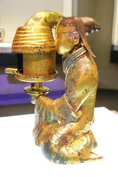 汉代的鎏金长信铜宫灯