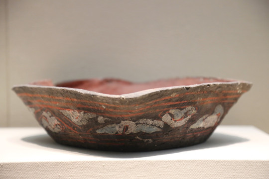 西汉时期彩绘陶匜