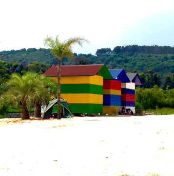 沙滩彩色小屋