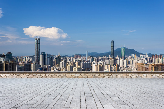 深圳城市地标和空白无人的道路