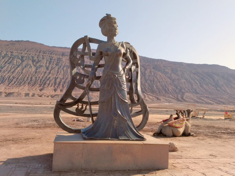 新疆火焰山 铁扇公主塑像