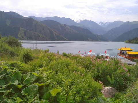 天山天池 山岳湖泊 自然景观