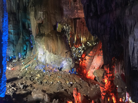 龙山火岩溶洞