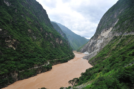 金沙江虎跳峡