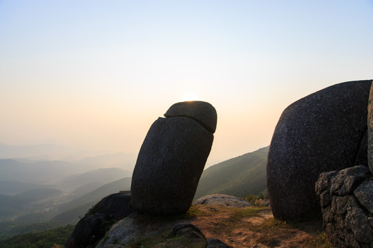 钦州五皇山 南阳石 日出