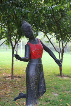 铜雕傣族少女