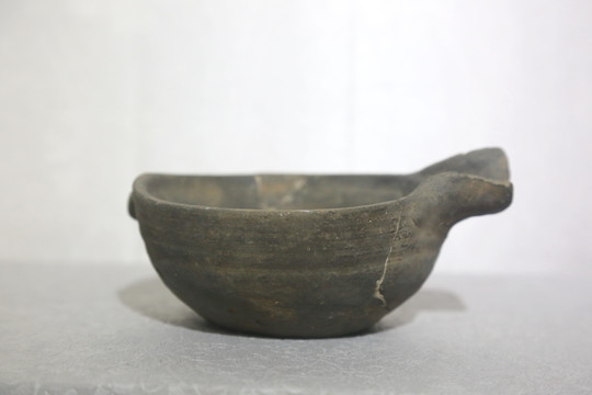 西汉时期泥质灰陶匜