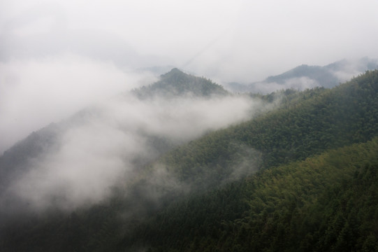 山峦云雾