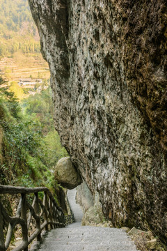 崖下库风景区稻桶岩