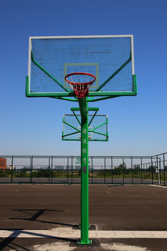 体育场篮球架