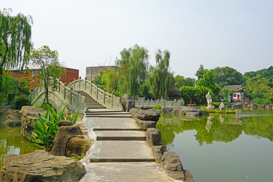 中式园林景观 池塘水景 石拱桥